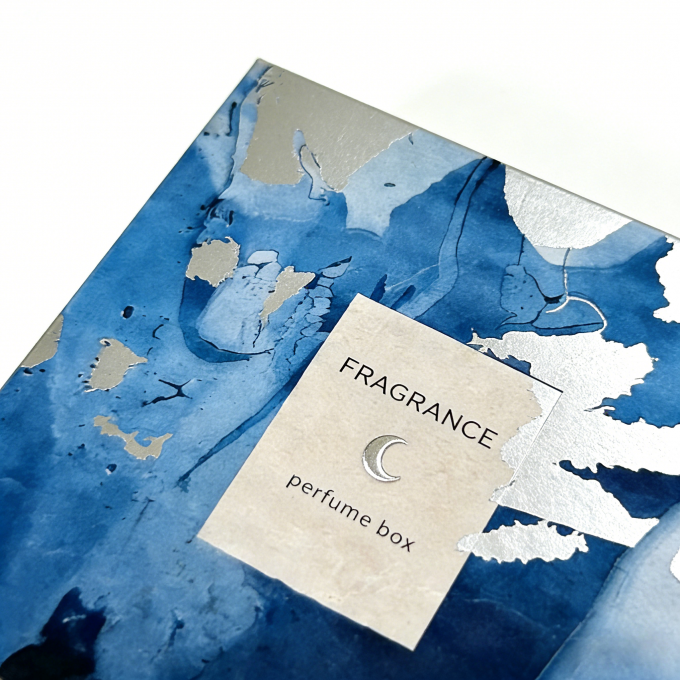 conjunto de embalagem de caixa de presente de perfume com aplicação de logotipo personalizado na tampa e base