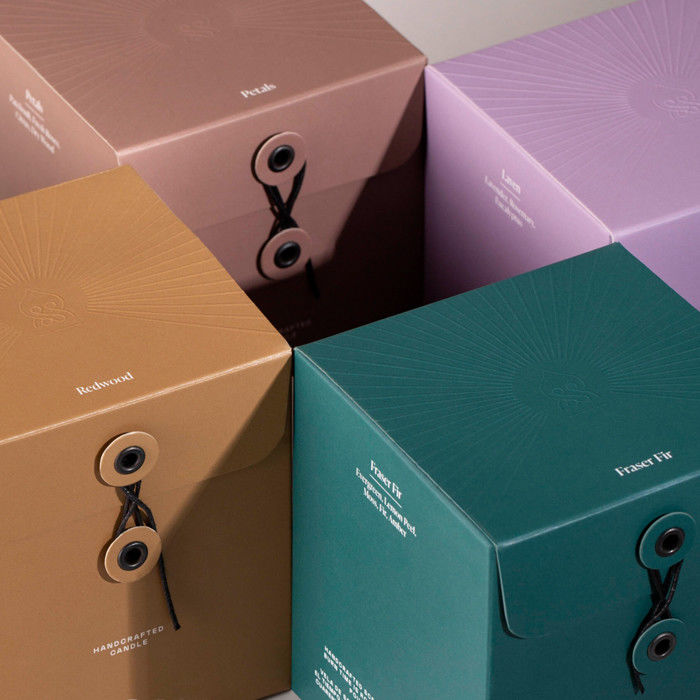 A caixa de presente rígida elegante do retalho da vela colore o envolvimento dos ilhós