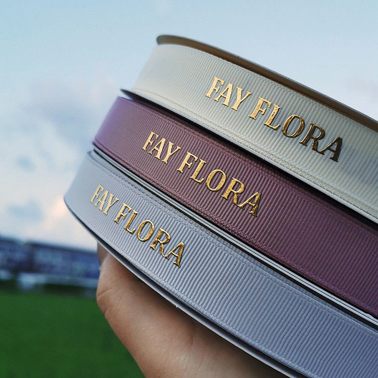 Faixa de presente personalizada com rolo de logotipo de folha e cores e largura diferentes