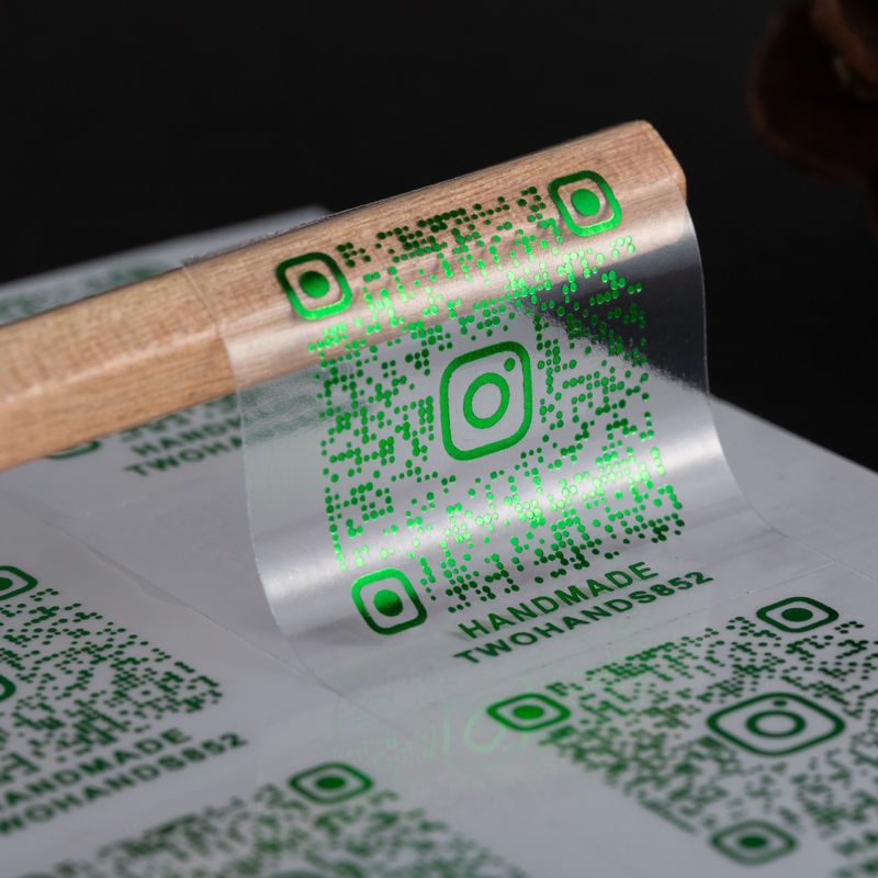 O óleo impermeabiliza as etiquetas transparentes do vinil que imprimem para produtos dos cosméticos