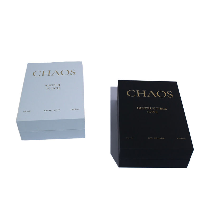 Design de embalagens de caixas de perfumes em preto e branco com fecho magnético para pequenas empresas