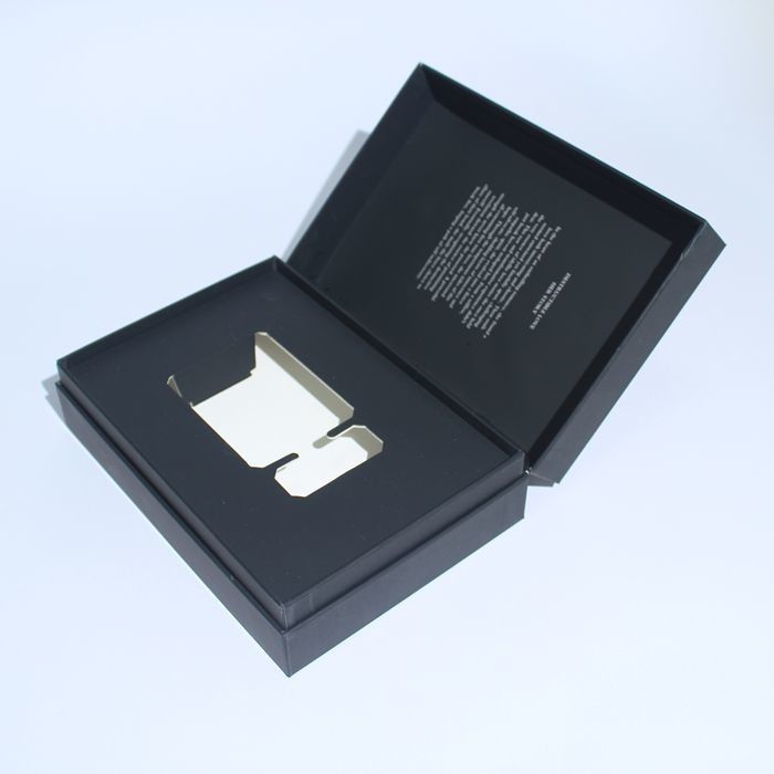 Caixa de presente de perfume branco e preto Caixas de embalagem pequenas adequadas para cuidados com a pele com logotipo personalizado